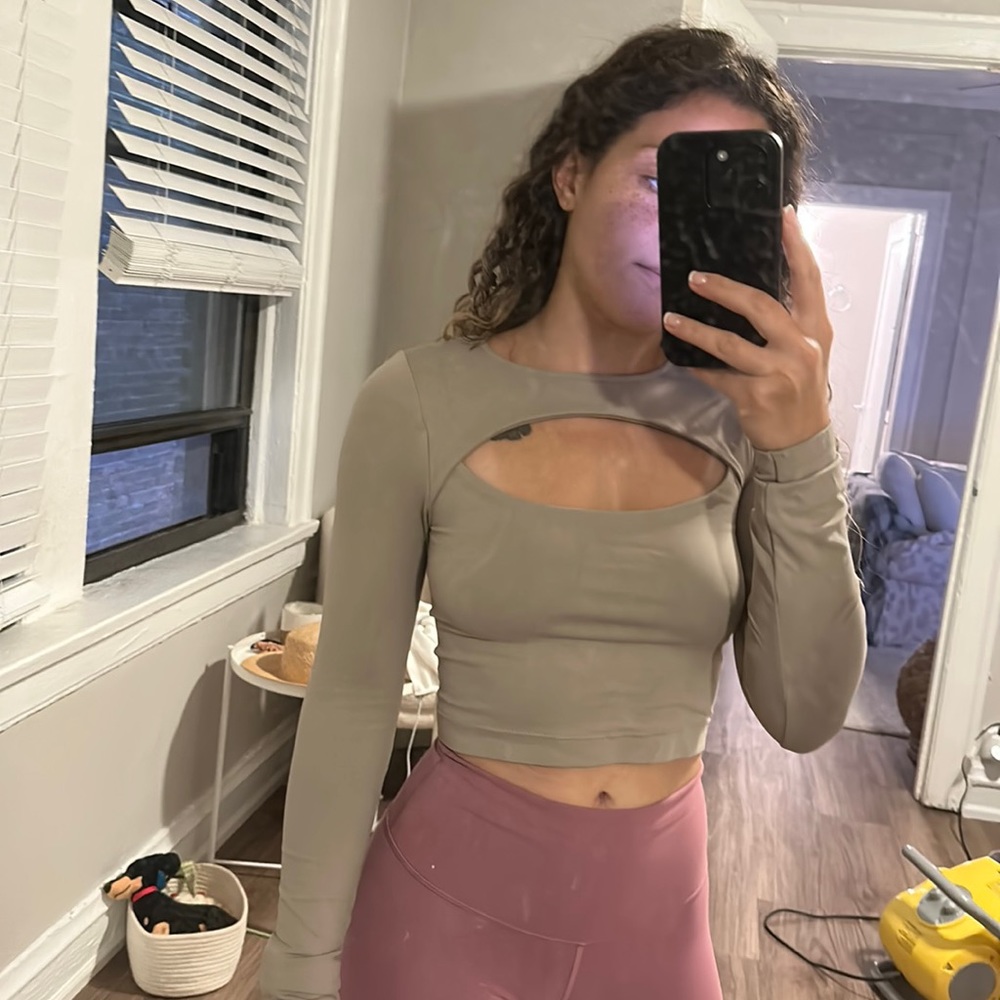Garage keyhole crop top long sleeve